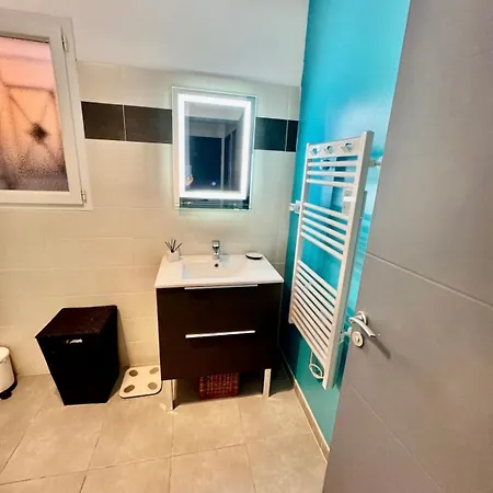 Aux Bords Des Vignes