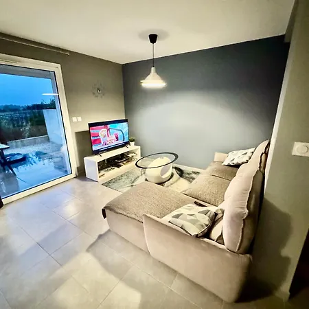 Aux Bords Des Vignes